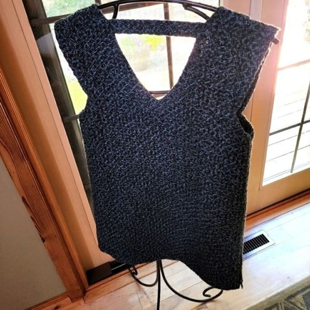 BCBGeneration Sz. XS Sage Vneck Sleeveless Pullover Top Tunic